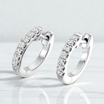 18K Gold Round Brilliant Cut Diamond Earrings 0.25 CTW