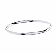 Load image into Gallery viewer, Faceted SIlver Ladies Bangle - Pobjoy Diamonds