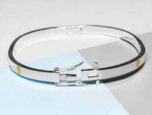 Load image into Gallery viewer, Handmade Silver Hinged Bangle - Pobjoy Diamonds