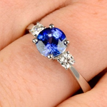 18K White Gold Blue Round Cut Sapphire & Side Diamonds Ring - G/VS - Pobjoy Diamonds