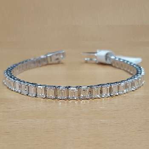 White Gold Radiant Cut Diamond Tennis Bracelet
