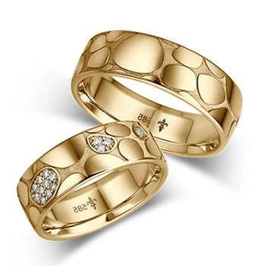 18K Gold & Diamond Ladies Crocodile Wedding Ring 7mm - Pobjoy Diamonds