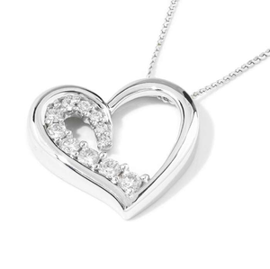 18K White Gold Graduated Diamond Heart Pendant Necklace