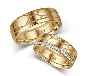 18K Gold His & Hers Diamond Flat Court Leather Effect Wedding Ring Set - Pobjoy Diamonds