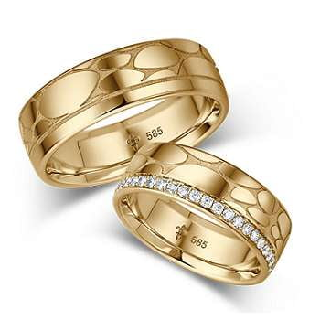 18K Gold His & Hers Diamond Flat Court Leather Effect Wedding Rings Set - Pobjoy Diamonds